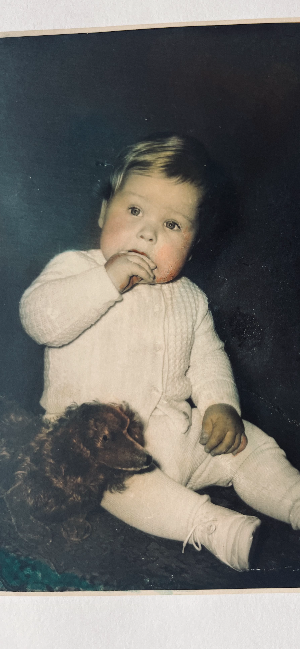 Über mich Ralf als Baby mit seinem Stoffdackel